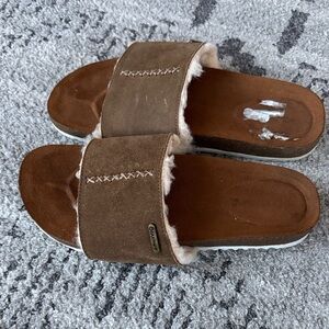 BearPaw Brown Suede Sandals with White Lining